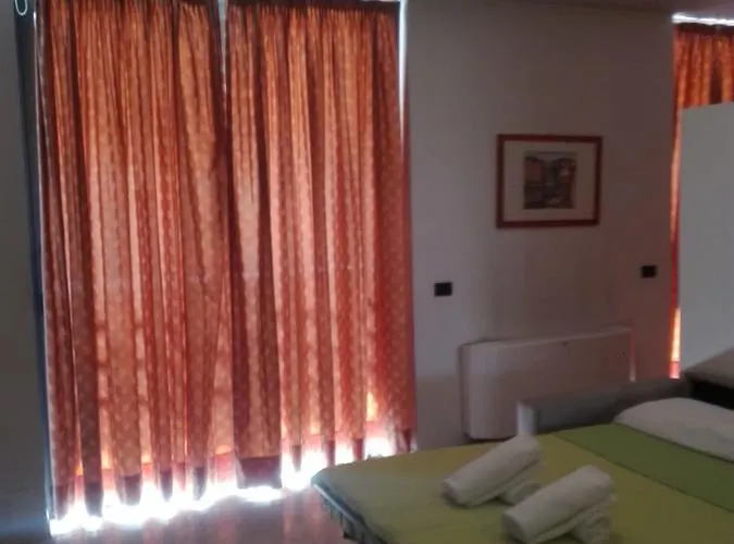 Апартаменти Bergamo City Apartments *